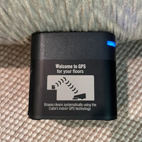 iRobot® Braava® 380t Robot Mop - Picture 3 of 9